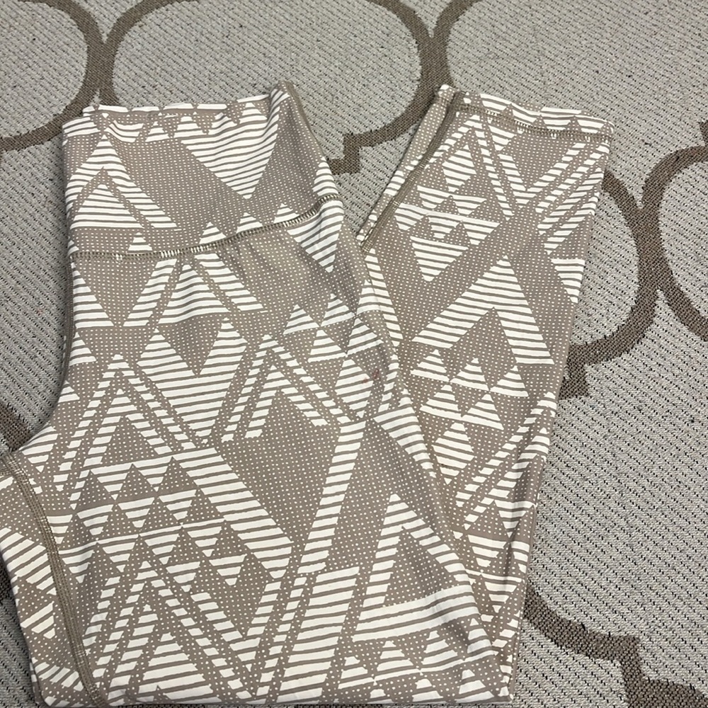 Aerie chill play move geometric Patterned 7/8 Leggings